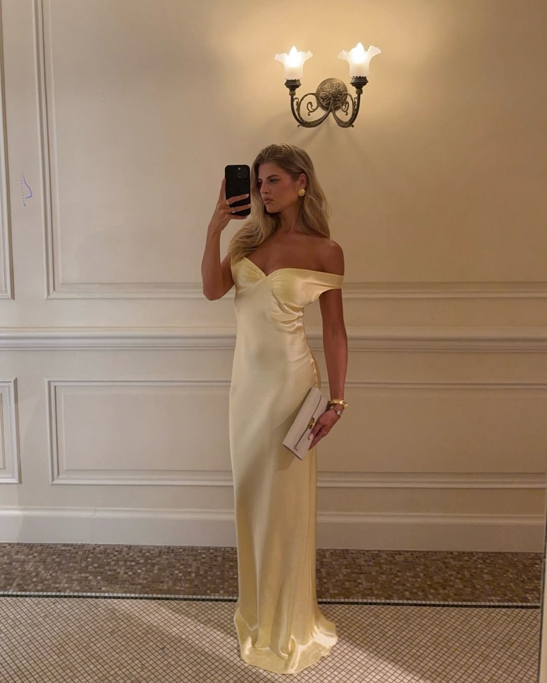 Alicia | Robe Longue en Satin à Épaules Dénudées pour Invitée de Mariage