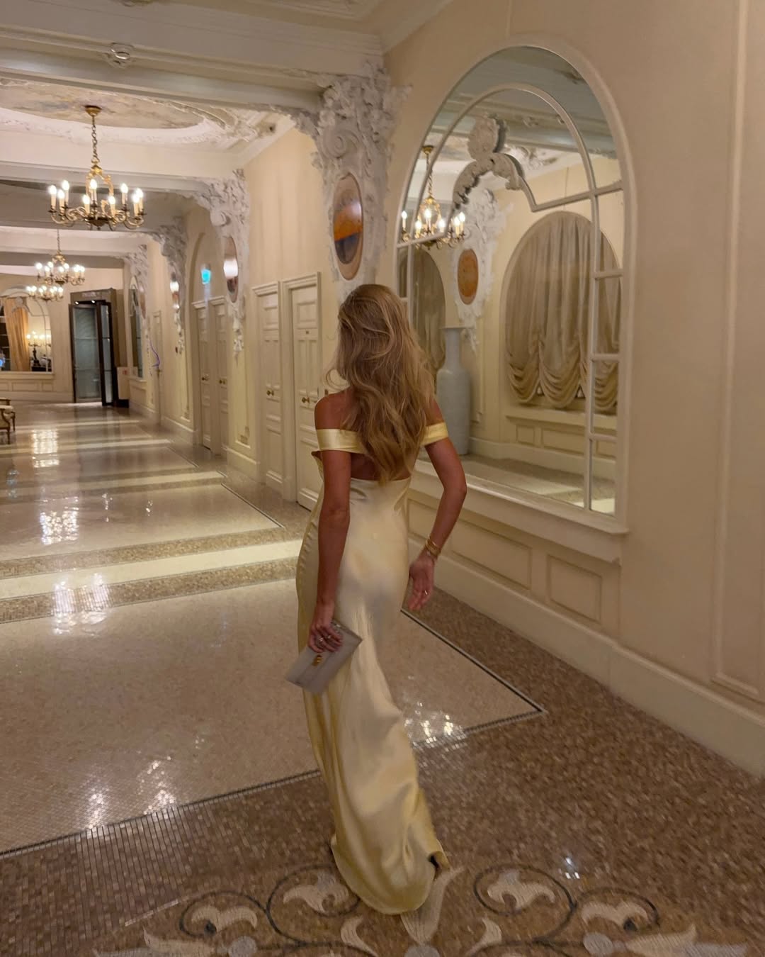 Alicia | Robe Longue en Satin à Épaules Dénudées pour Invitée de Mariage