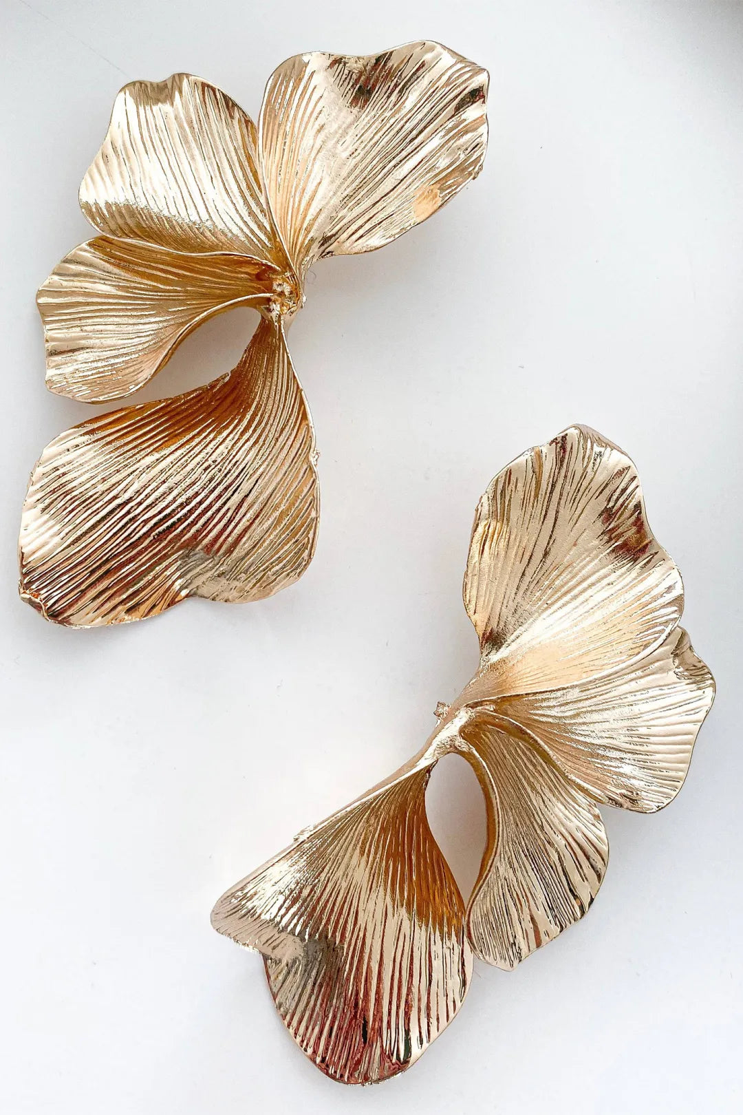 Autumn | Boucles D'Oreilles Pendantes en Métal Texturé Motif Feuille pour Femmes