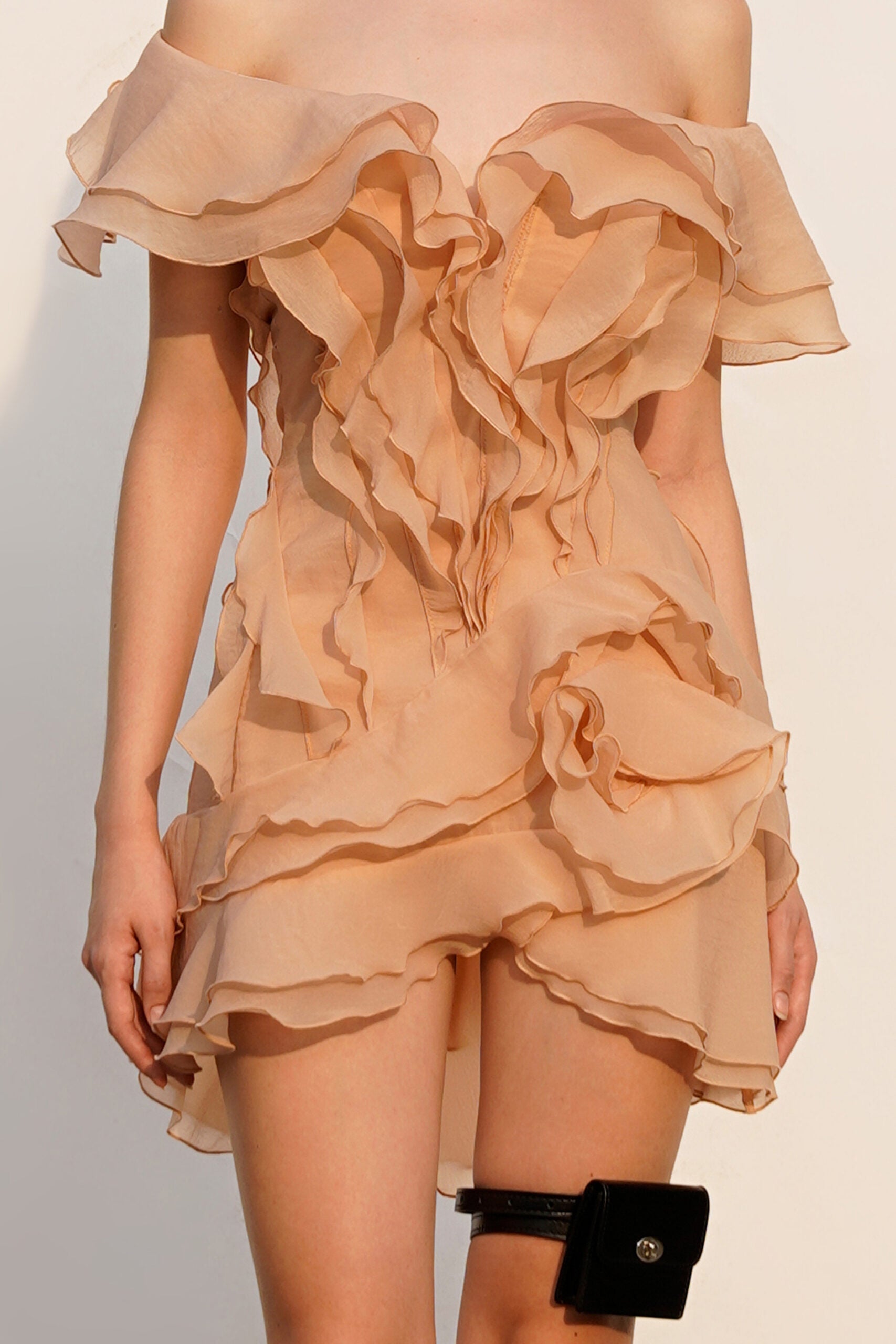 Jazlyn | Robe D'Été Courte à Col en V, Épaules Dénudées et Volants
