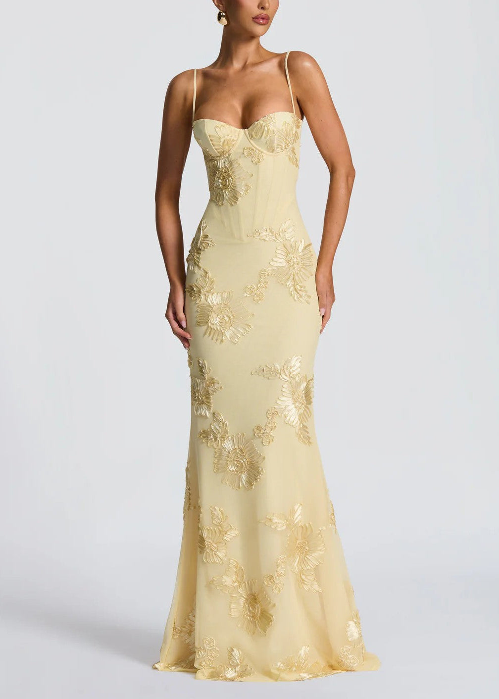 Kiara | Robe Longue Sans Manches Avec Broderie Florale pour Invitée de Mariage