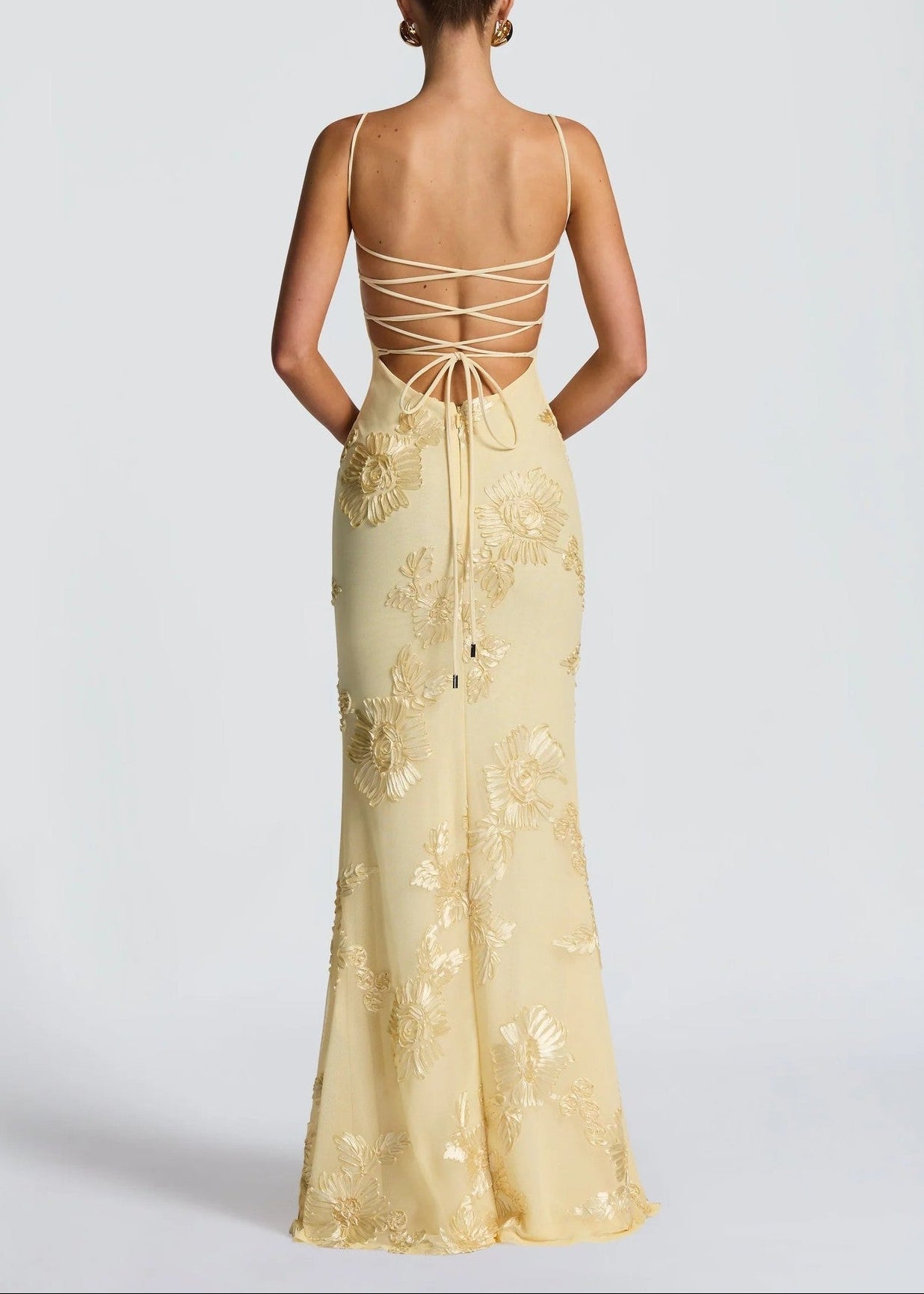 Kiara | Robe Longue Sans Manches Avec Broderie Florale pour Invitée de Mariage