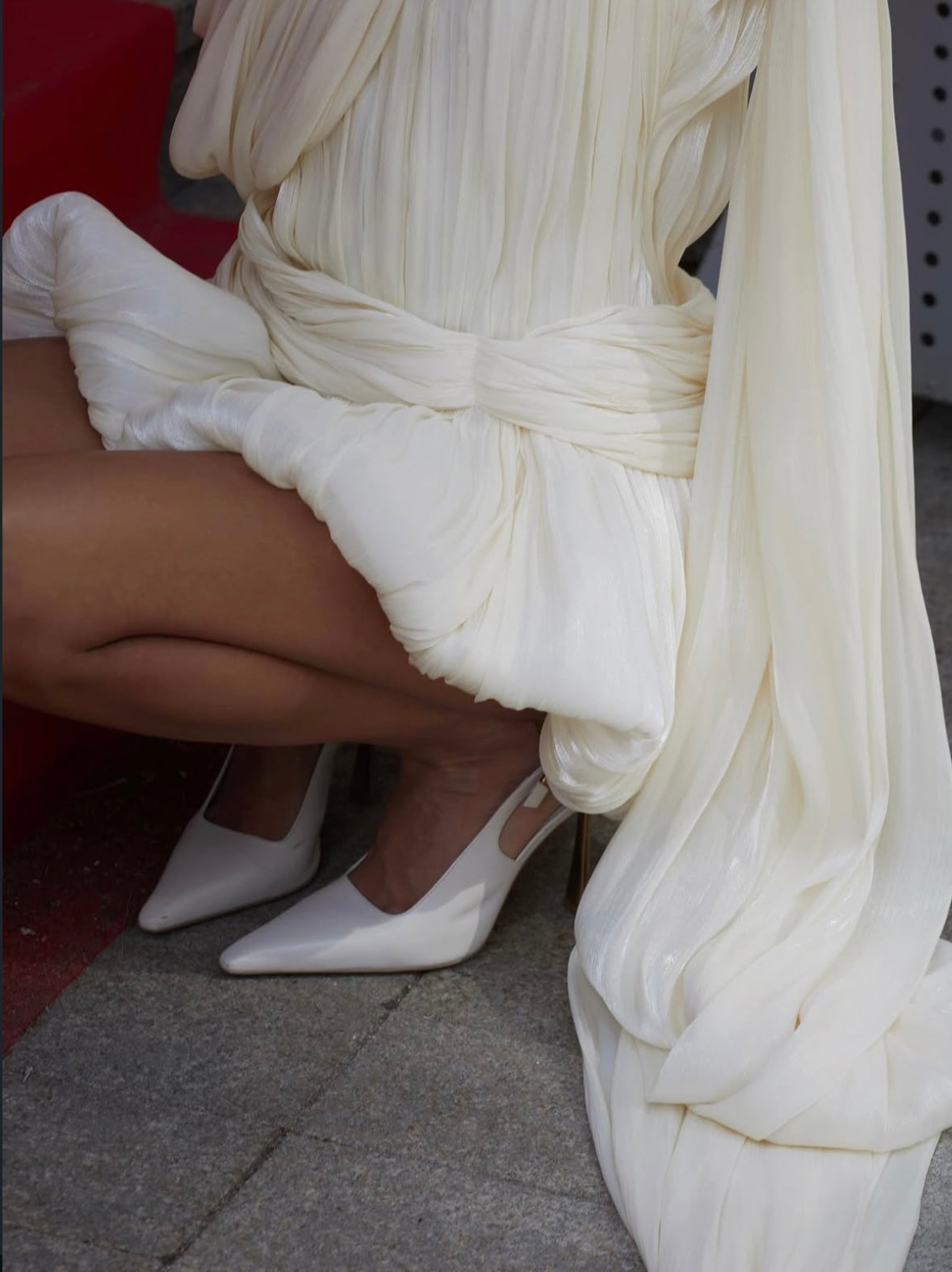 Liana | Robe D'Été Courte Élégante à Cape et Jupe Boule pour Femme