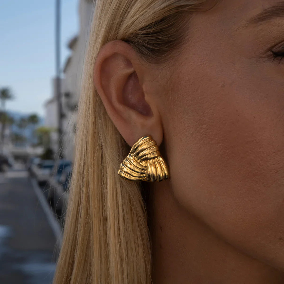 Maya | Boucles D'Oreilles Modernes Triangle Doré pour Femmes