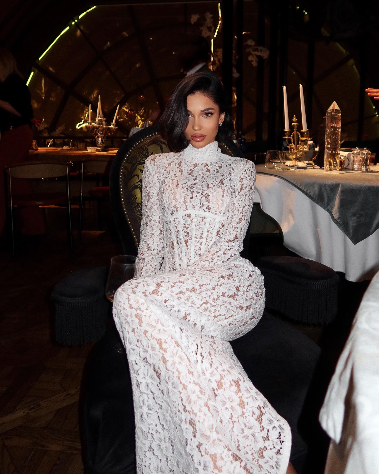 Raina | Robe Maxi en Dentelle à Col Montant et Manches Longues D'Inspiration Corset pour Femmes