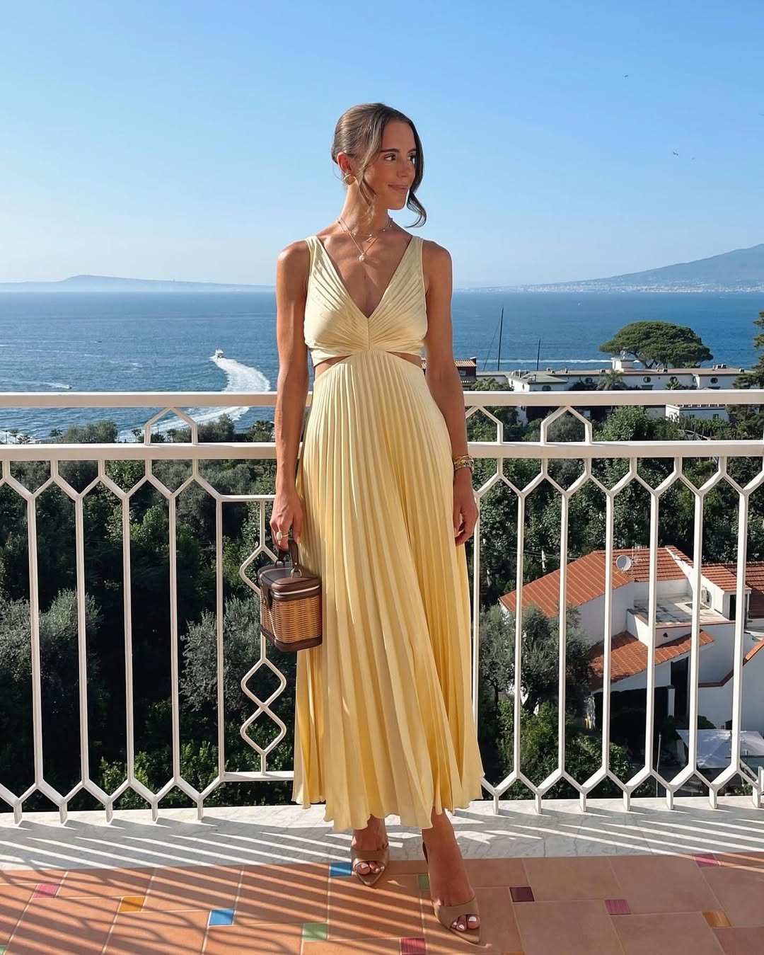 Reina | Robe Longue à Encolure en V et Découpes Sans Manches pour Invitée de Mariage