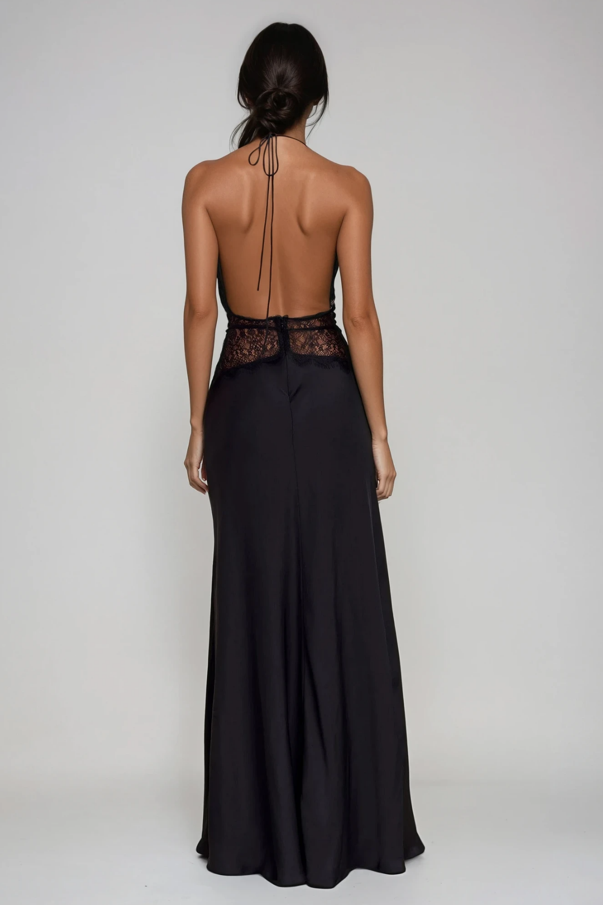 Selene | Robe Maxi en Dentelle à Décolleté Plongeant et dos Nu pour Femme