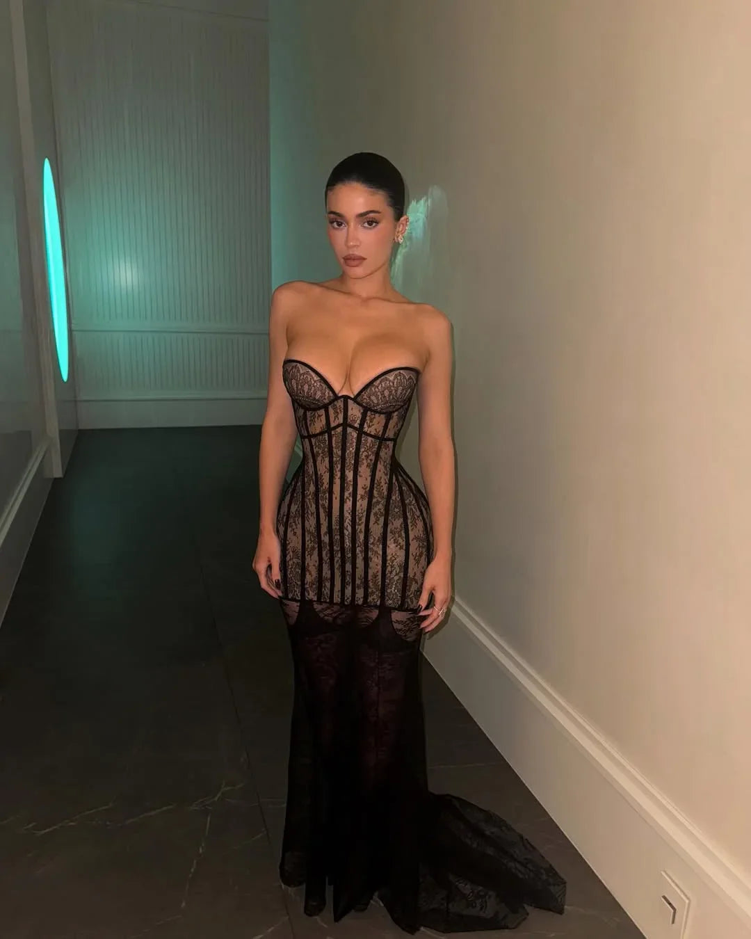 Serenity | Robe Maxi Bustier Corset en Dentelle Sans Bretelles pour Femme