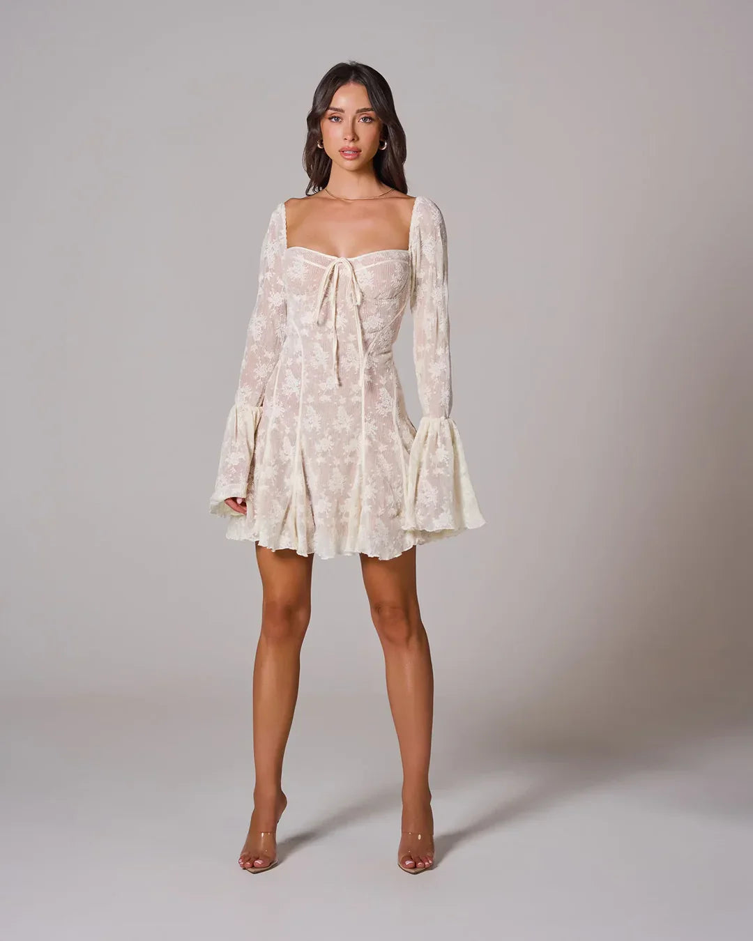 Teagan | Robe Courte Romantique en Dentelle à Manches Longues pour Femme