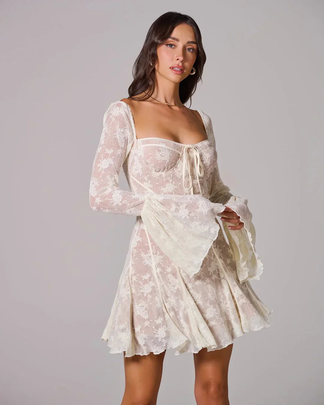 Teagan | Robe Courte Romantique en Dentelle à Manches Longues pour Femme