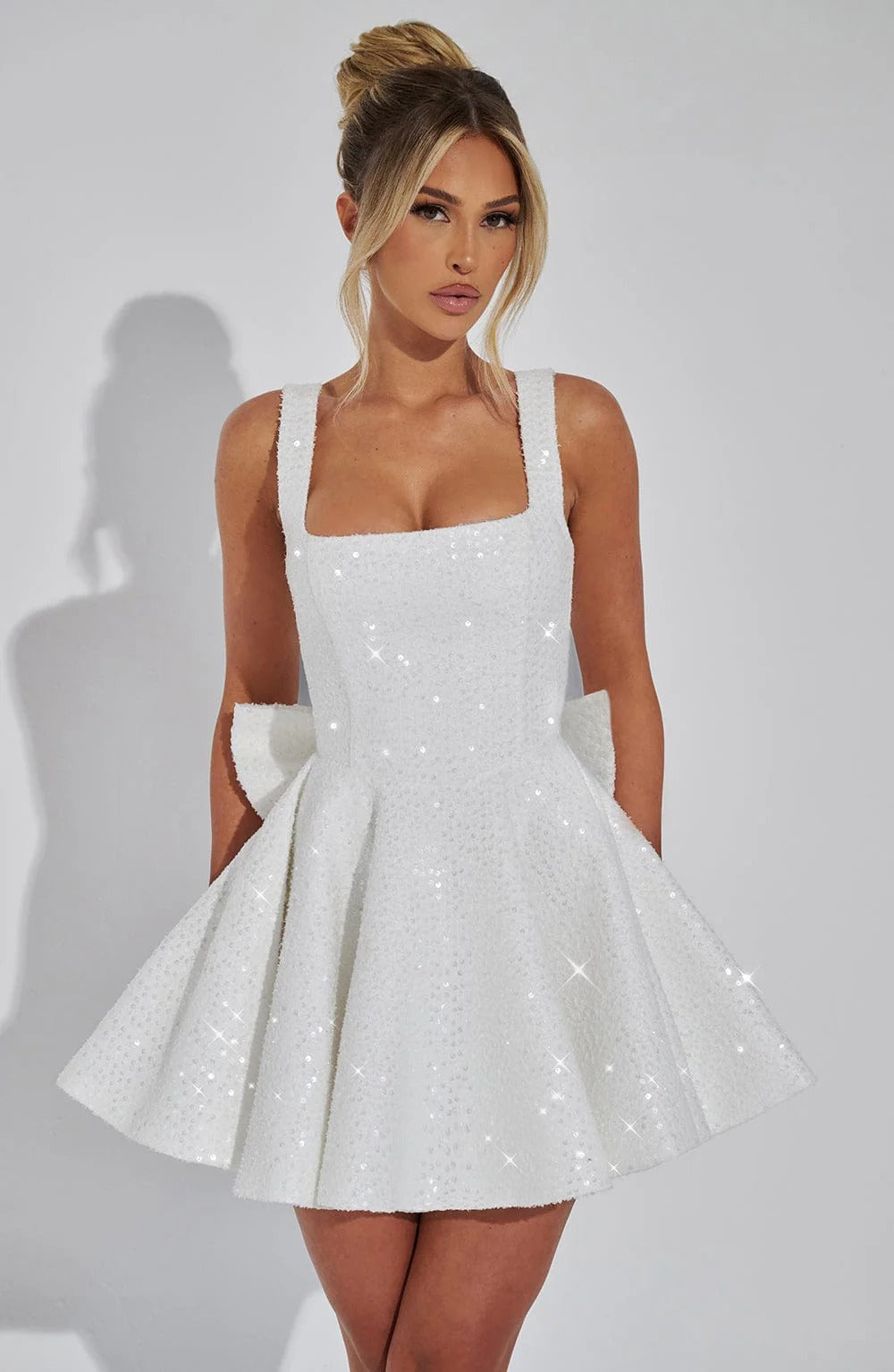 Victoria | Mini Robe de Cocktail Éblouissante à Nœud en Paillettes pour Femme