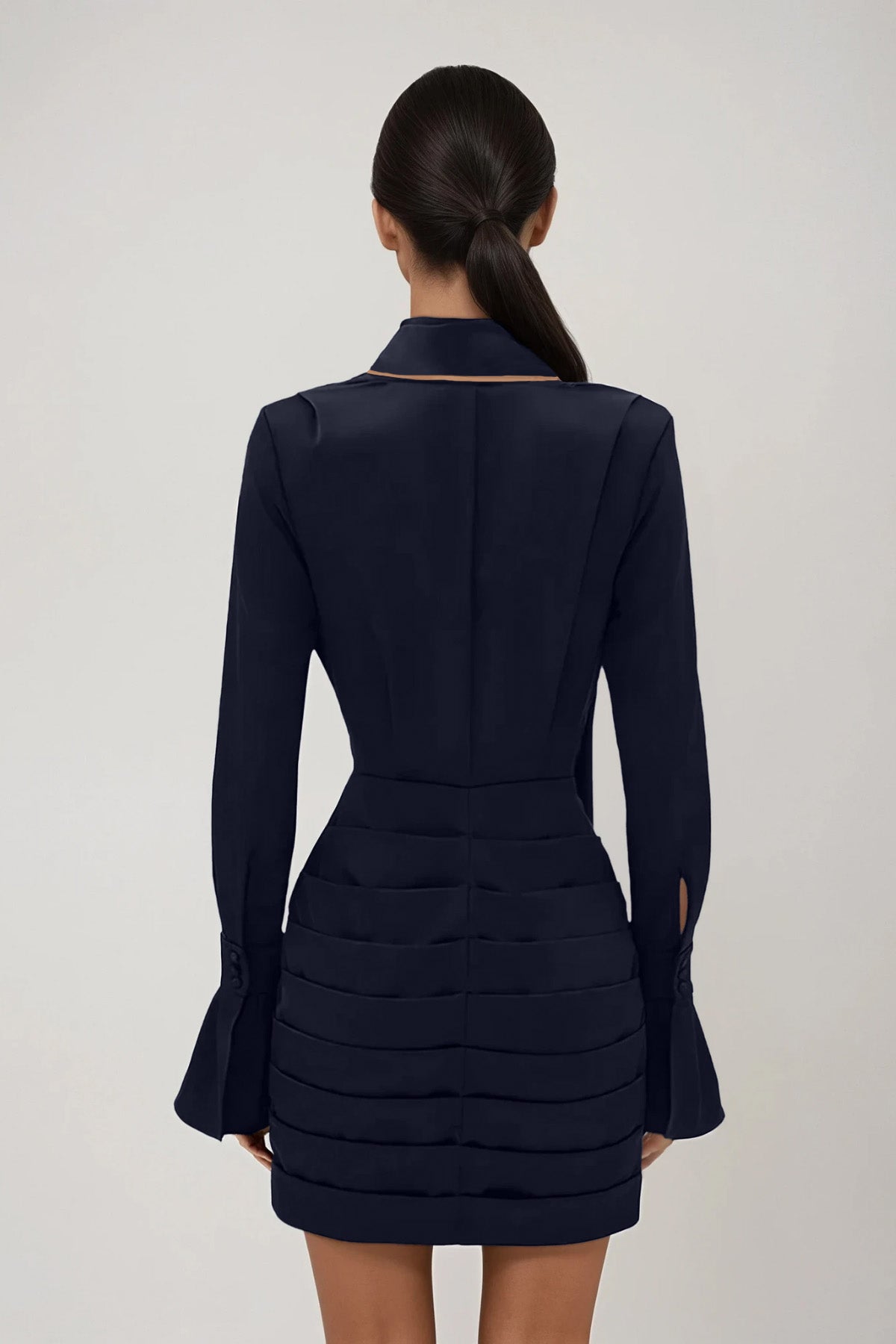 Winslow | Robe Courte en Satin Froncé Avec Col Écharpe pour Femme