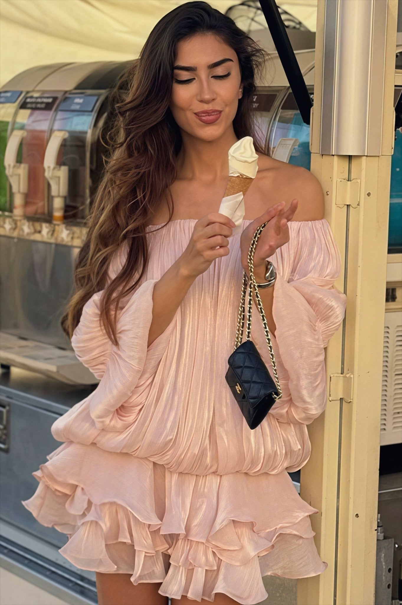 Bobbi | Mini-Robe de Cocktail à Volants et Manches Bouffantes à Épaules Dénudées pour Femme