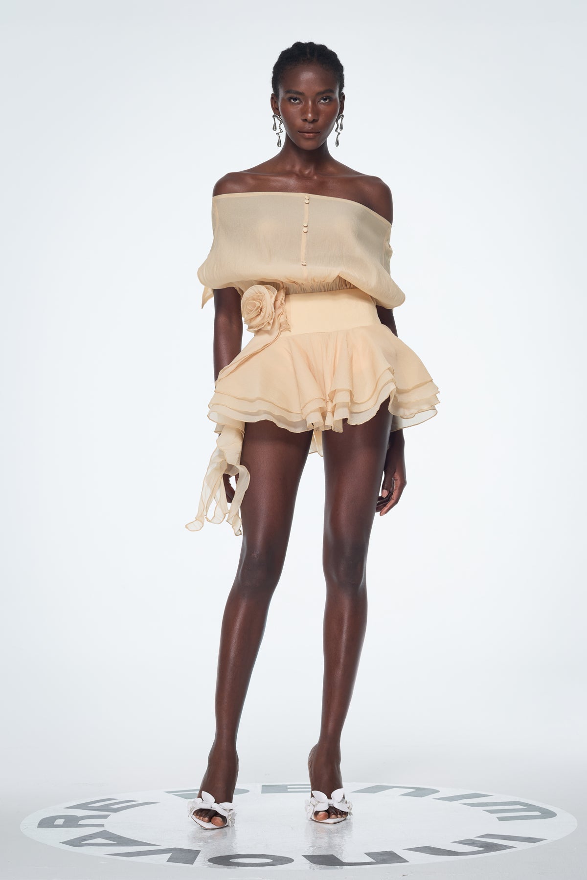Brixton | Robe de Cocktail Courte Épaules Dénudées à Fleurs et Volants pour Femme