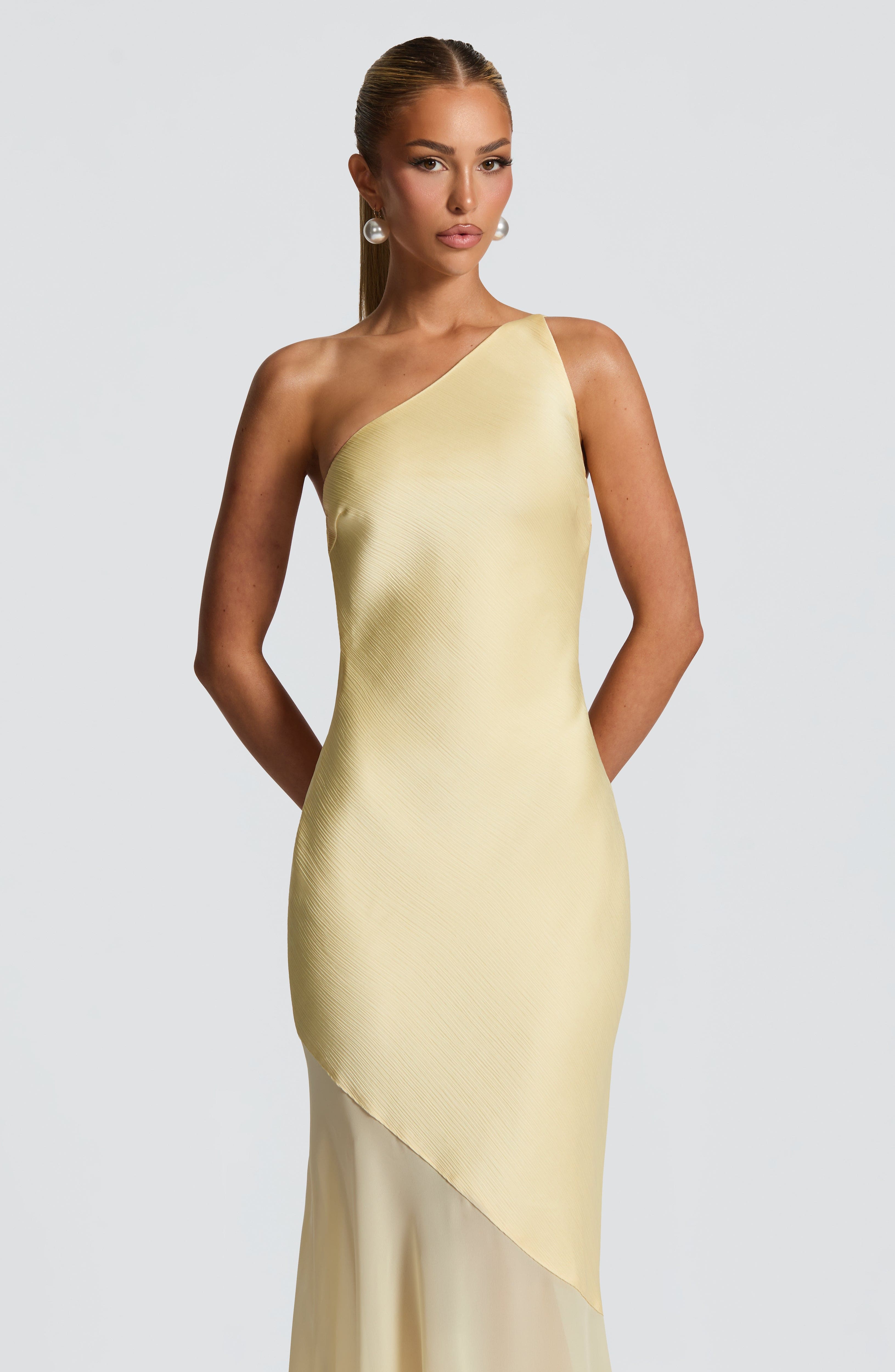Caprice | Robe Longue Asymétrique pour Invitée de Mariage Femme