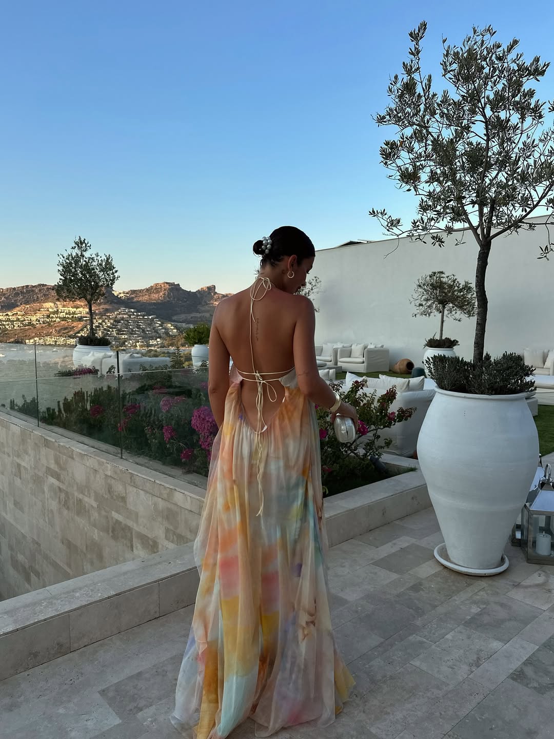 Corinna | Robe Longue dos Nu Imprimée pour Invitée de Mariage D'Été