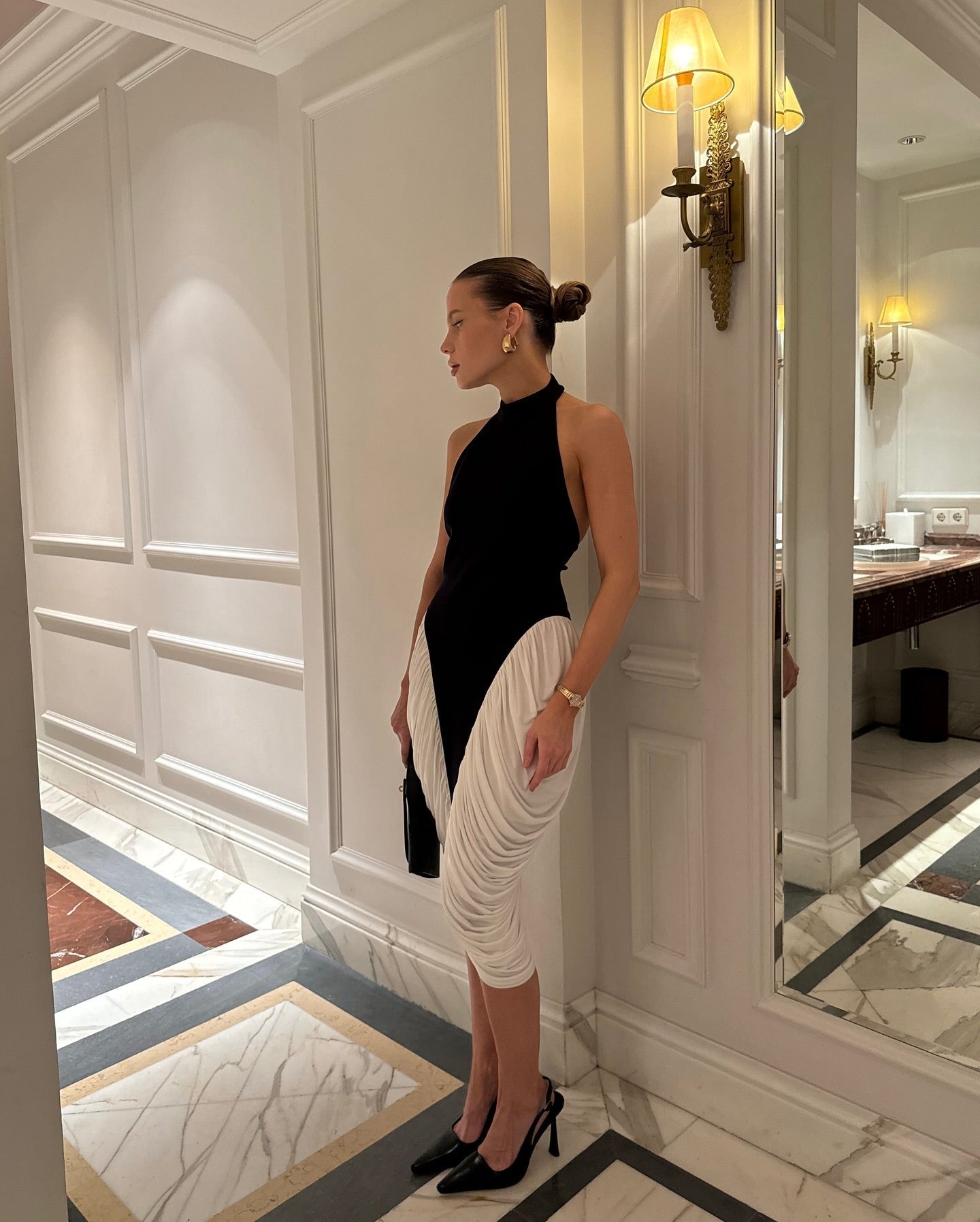 Francesca | Robe Midi Plissée à Col Haut Sans Manches et dos Nu pour Femmes