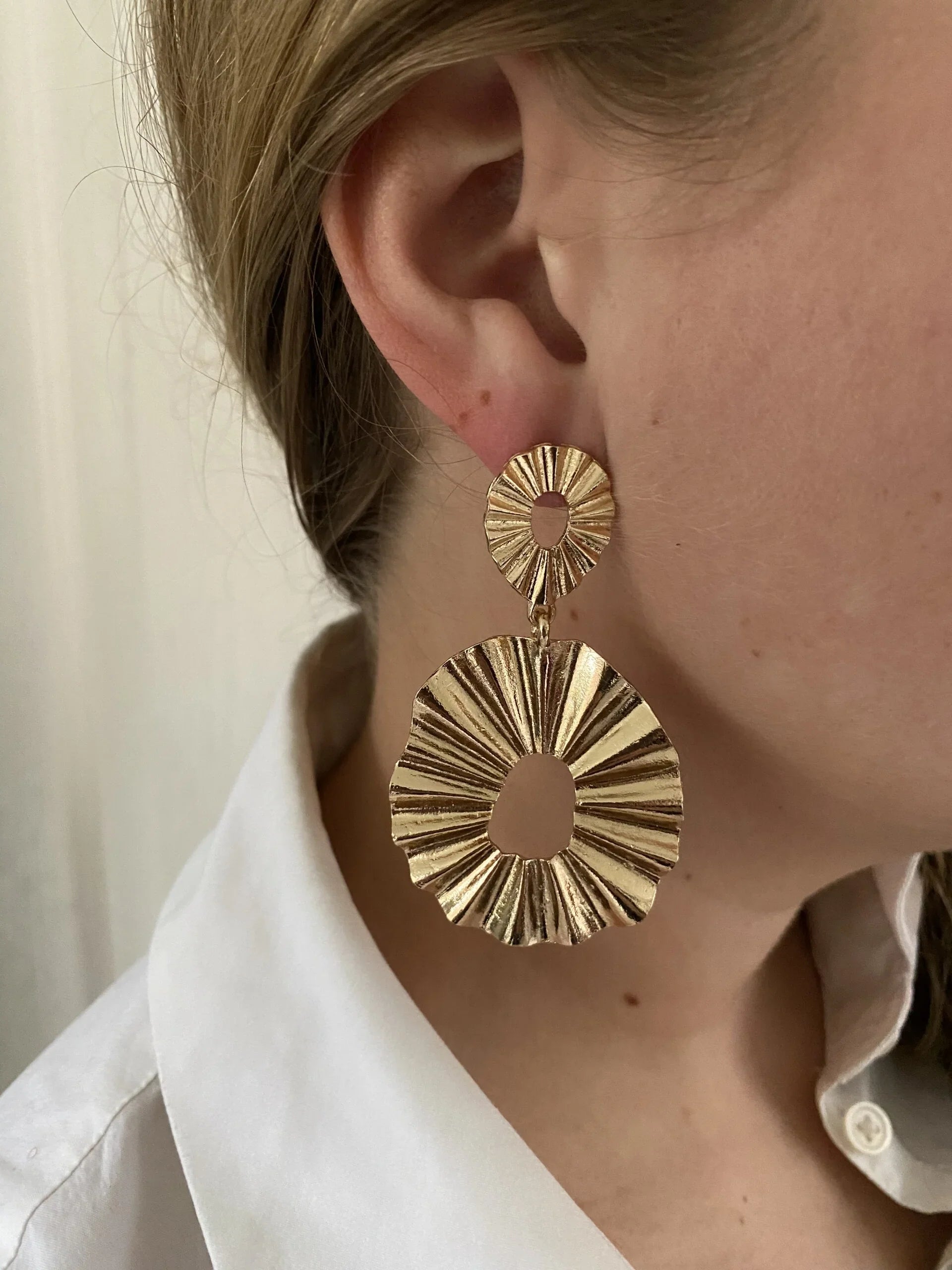 Jade | Boucles D'Oreilles Pendantes à Disque Texturé pour Femme
