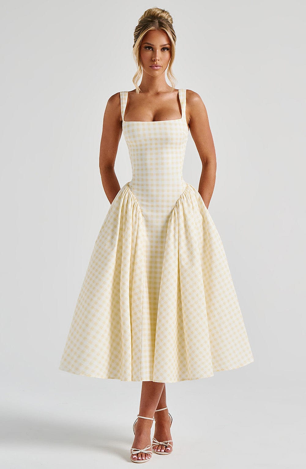 Kaydence | Robe Midi à Carreaux Vichy et Encolure Carrée Sans Manches
