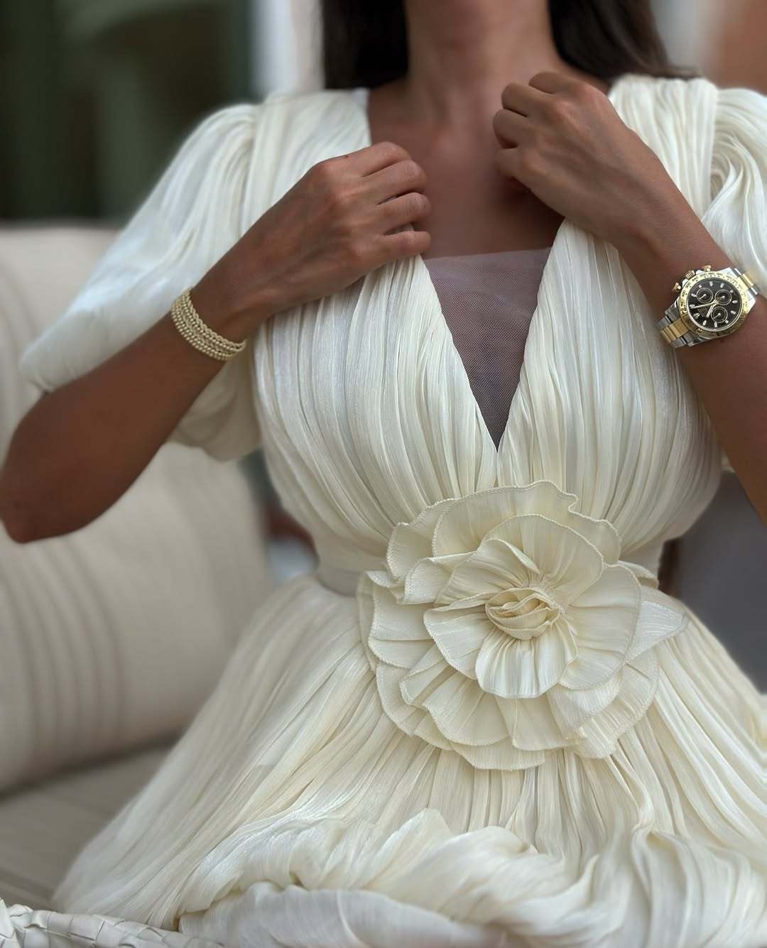 Kensley | Robe de Cocktail Courte Plissée Avec Détail Floral