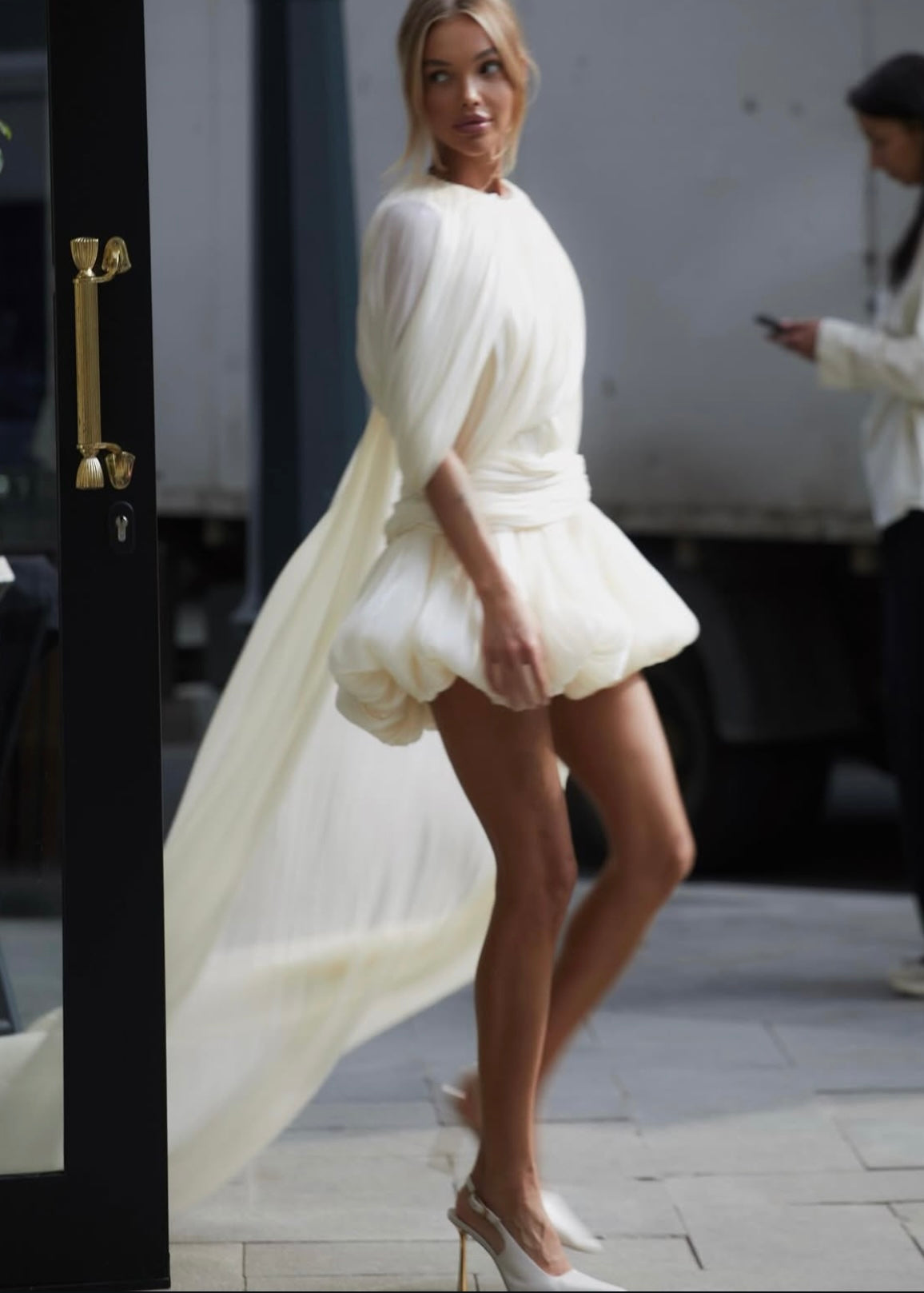Liana | Robe D'Été Courte Élégante à Cape et Jupe Boule pour Femme