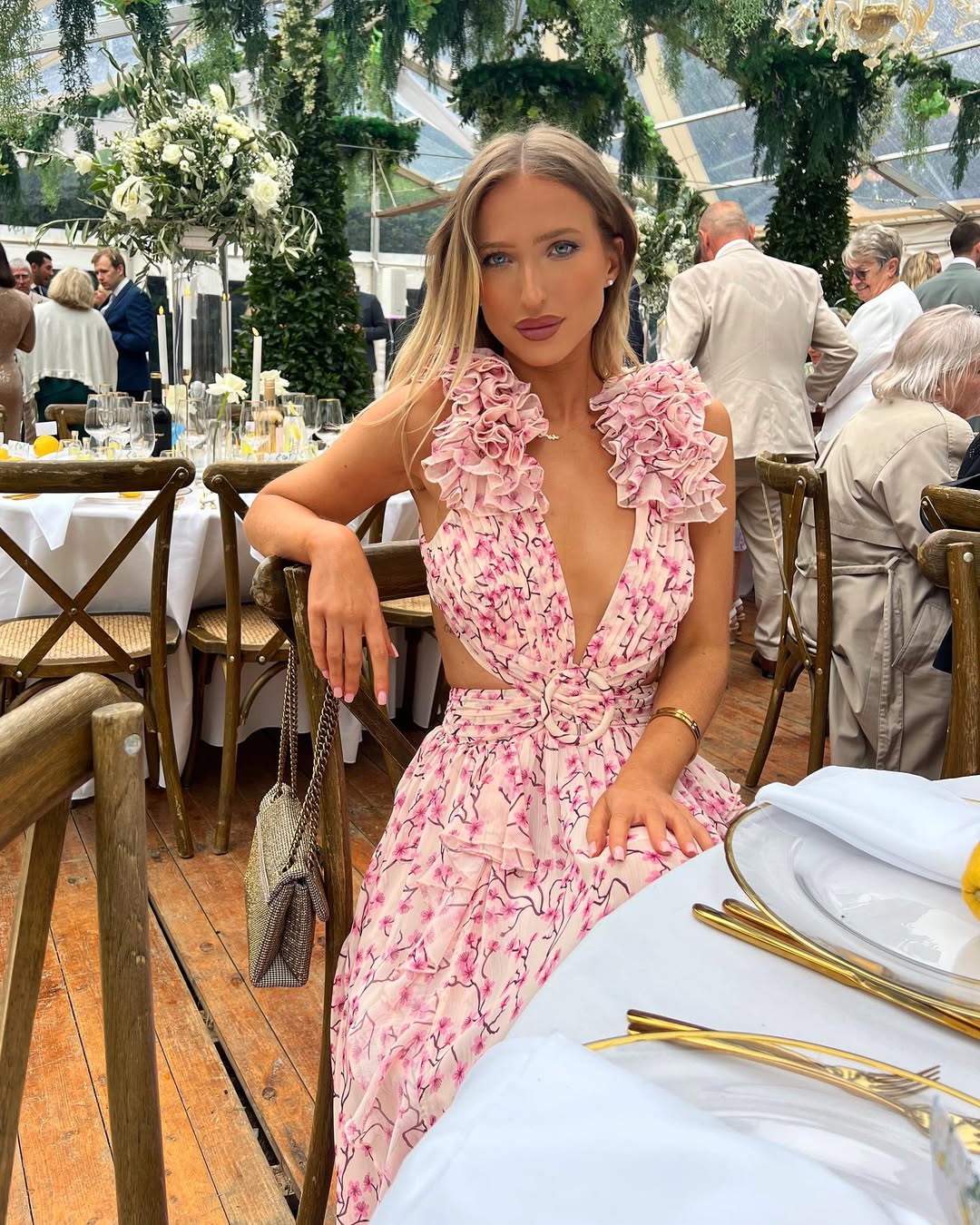 Maeve | Robe Longue Florale à Découpes Sans Manches pour Invitée de Mariage