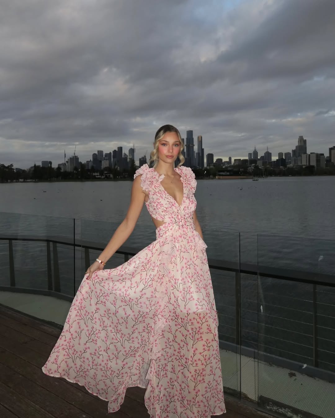 Maeve | Robe Longue Florale à Découpes Sans Manches pour Invitée de Mariage