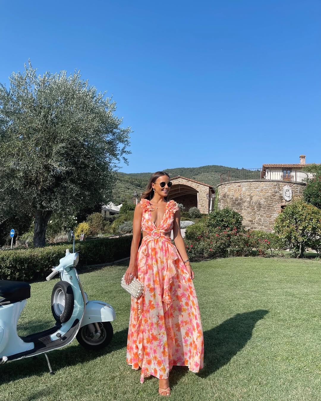 Maeve | Robe Longue Florale à Découpes Sans Manches pour Invitée de Mariage
