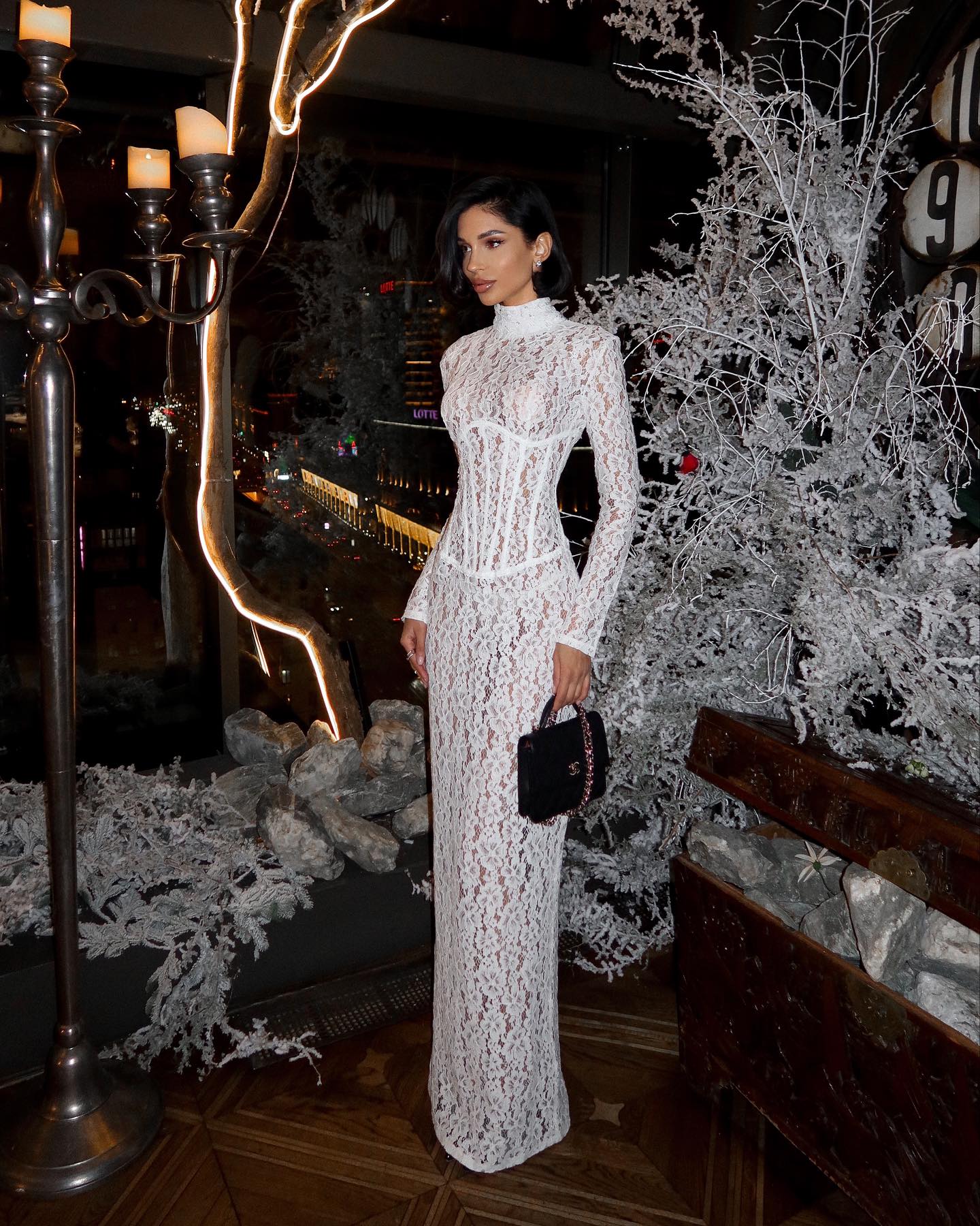 Raina | Robe Maxi en Dentelle à Col Montant et Manches Longues D'Inspiration Corset pour Femmes