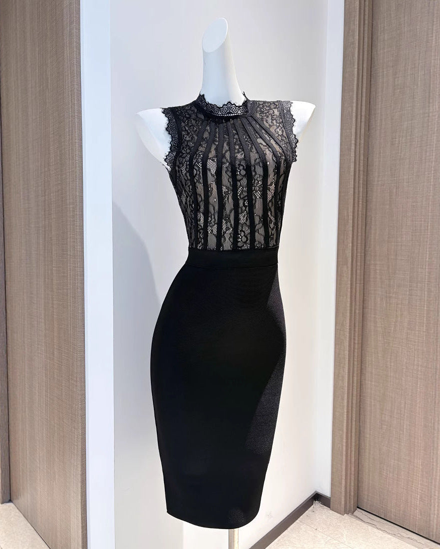 Roxanne | Mini-Robe Moulante en Dentelle à Col Montant pour Femme