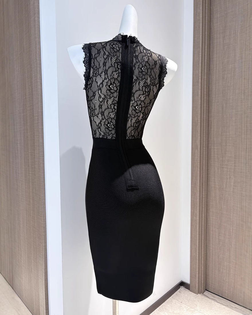 Roxanne | Mini-Robe Moulante en Dentelle à Col Montant pour Femme