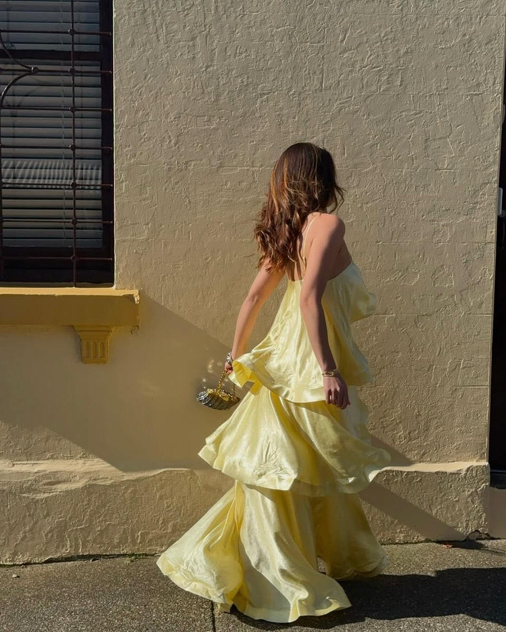 Stevie | Robe Longue en Satin à Bretelles Spaghetti et Volants Étagés