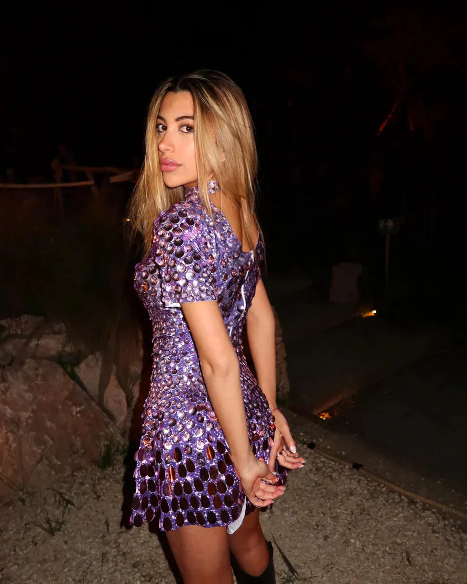 Violet | Robe Courte à Paillettes et Col Montant pour Femme