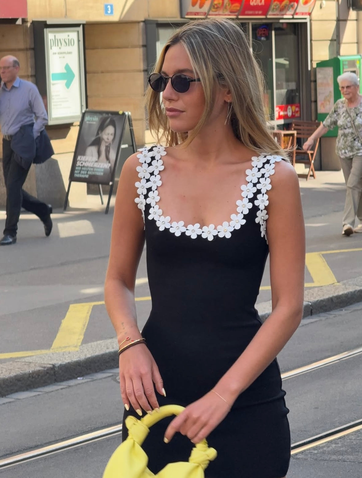 Faith | Mini Robe D'Été Sans Manches Avec Détails Floraux pour Femmes