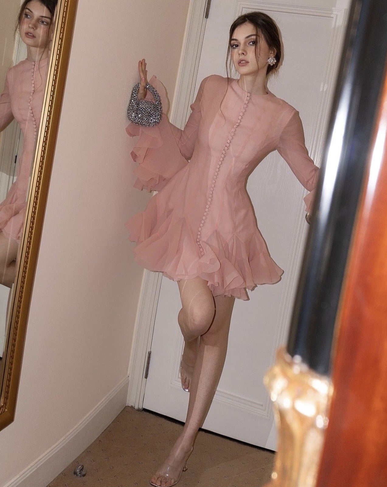 Mandy | Robe Courte à Manches Longues Avec Ourlet Froncé
